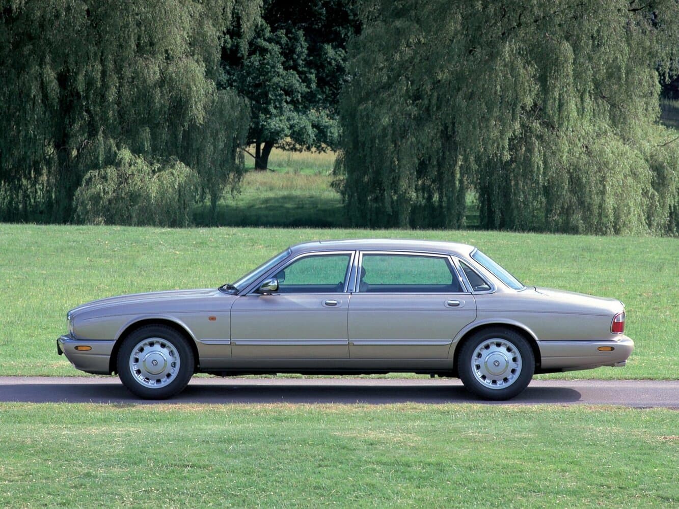 Daimler X308
