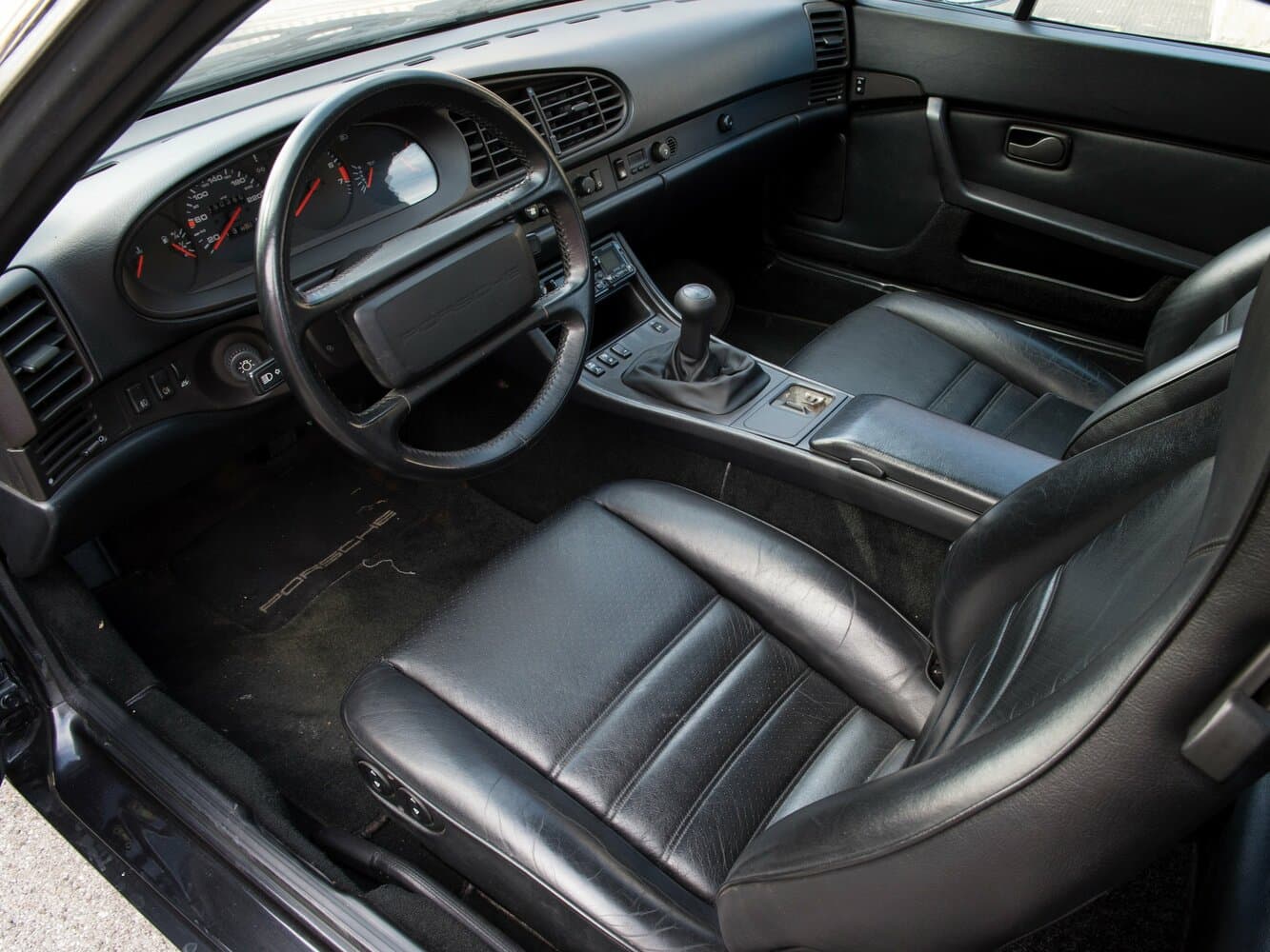 Porsche 944