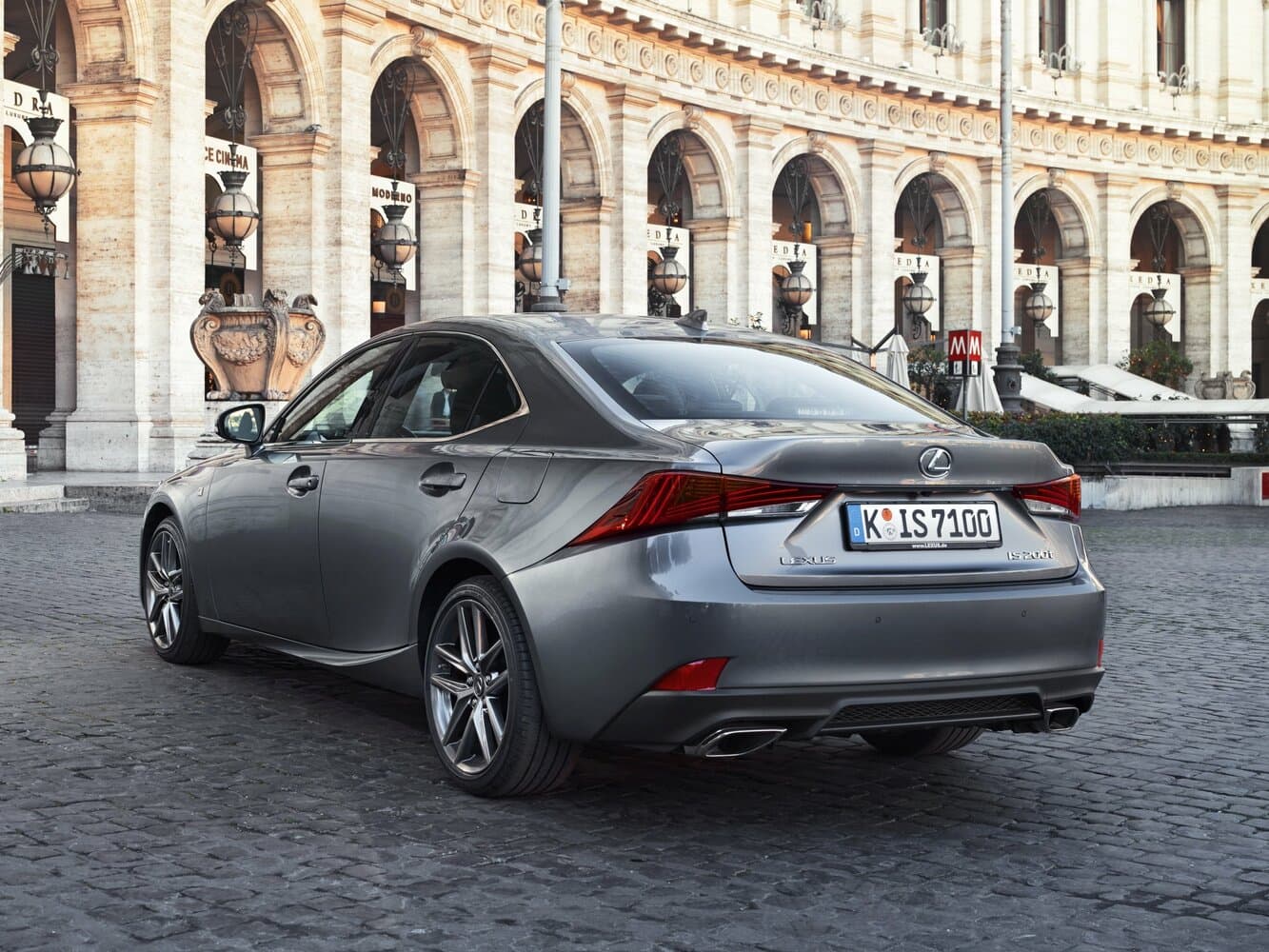 Lexus IS