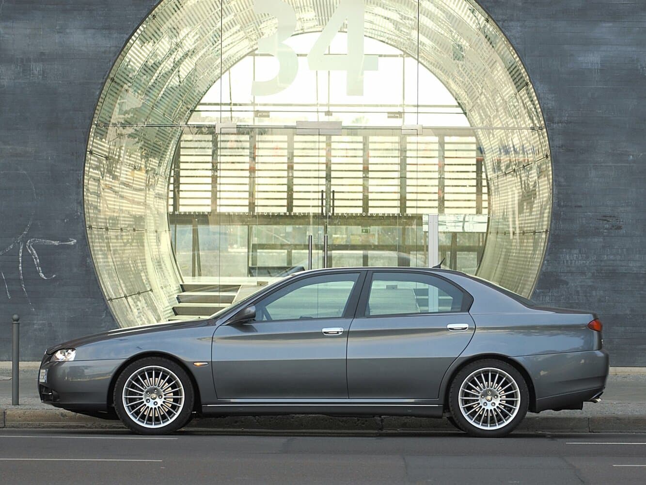Alfa Romeo 166