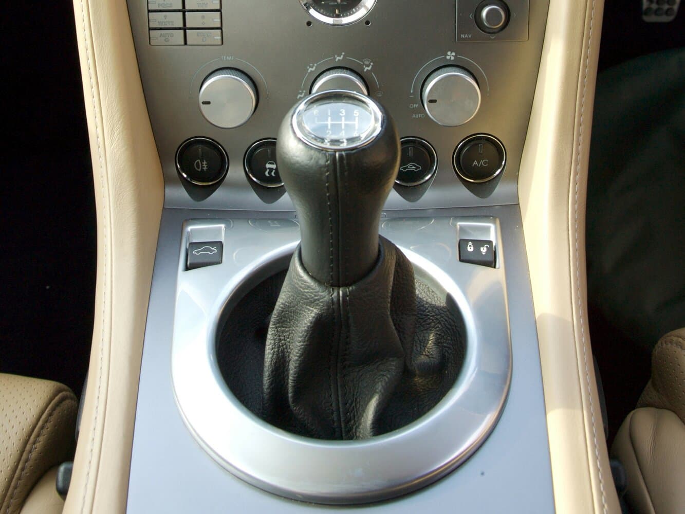 Aston Martin DB9