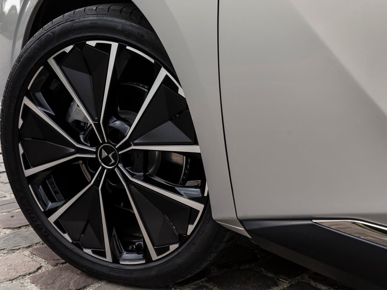 DS 4