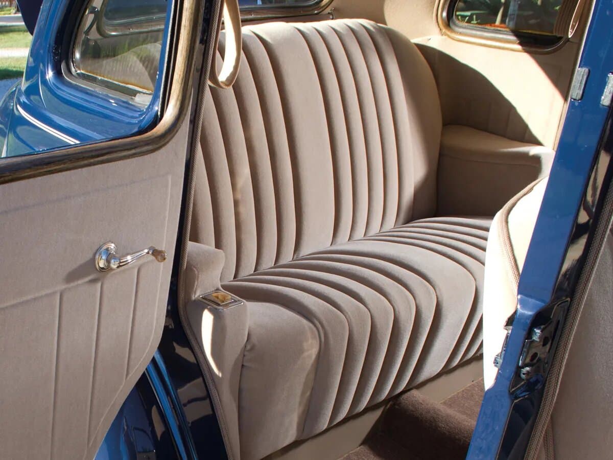 Plymouth De Luxe