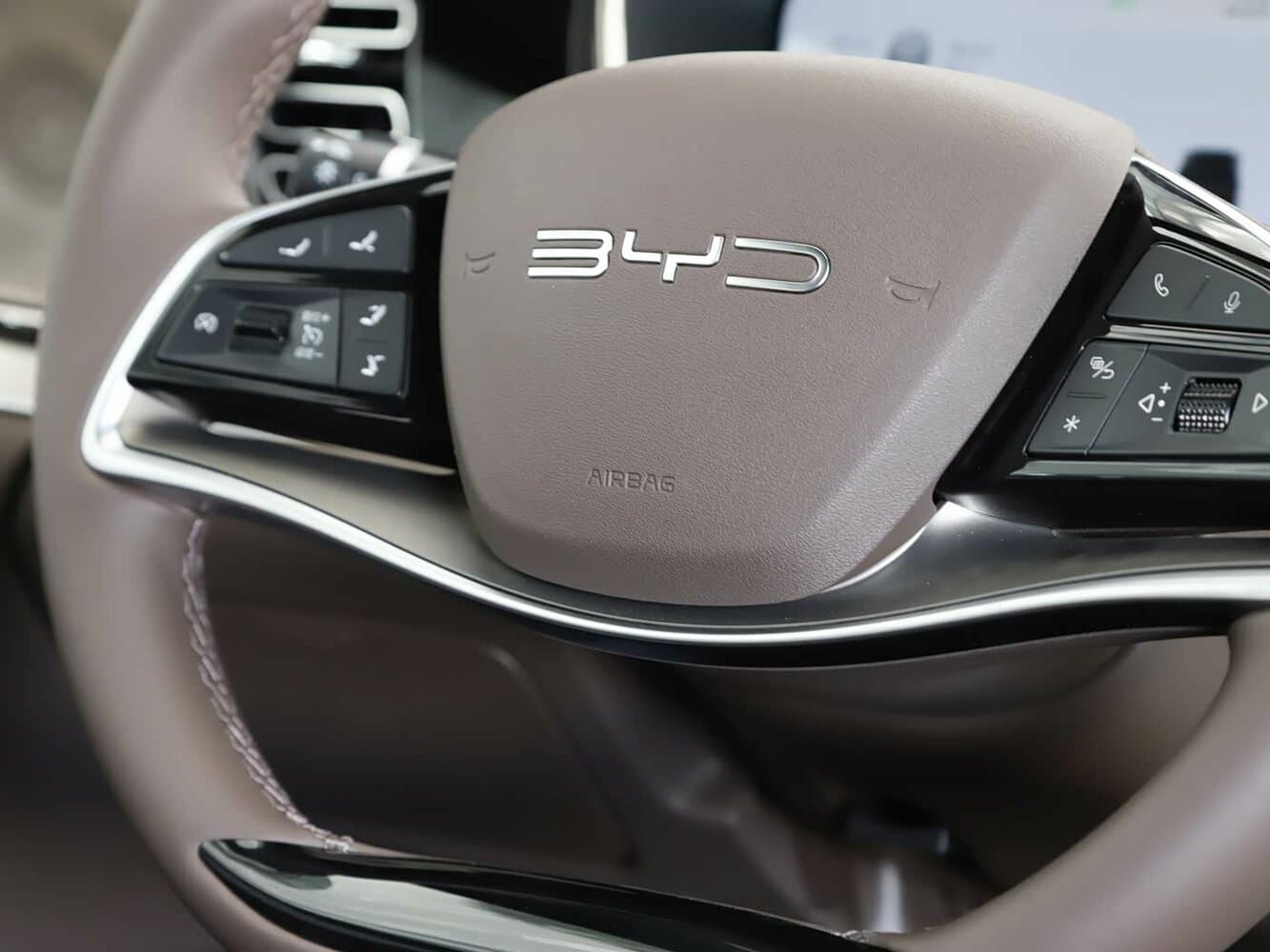 BYD E9