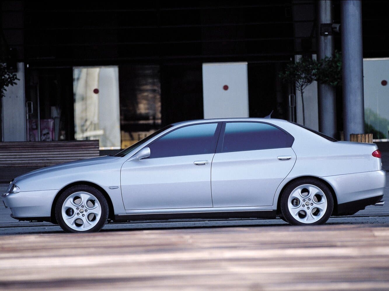 Alfa Romeo 166
