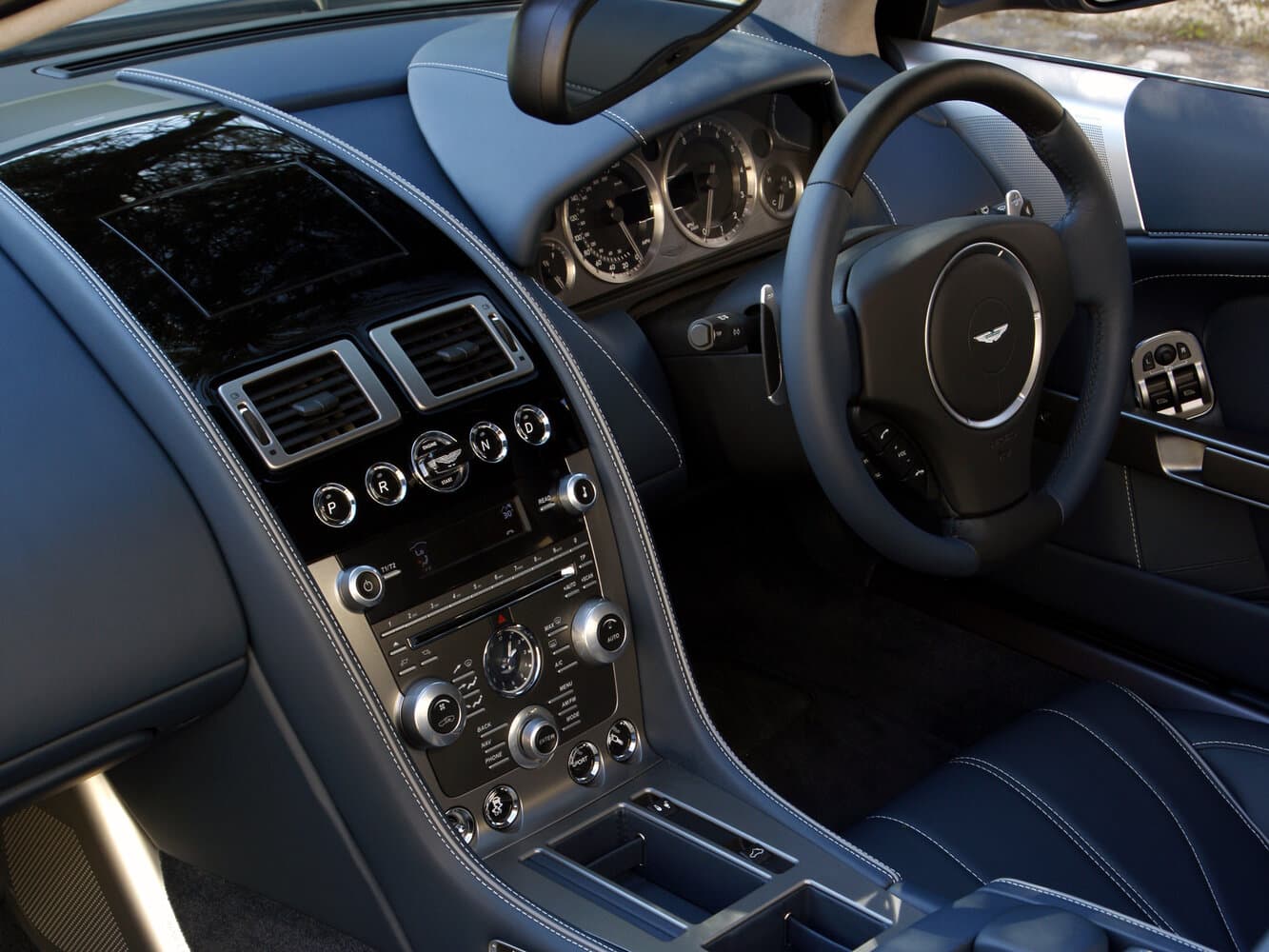 Aston Martin Virage