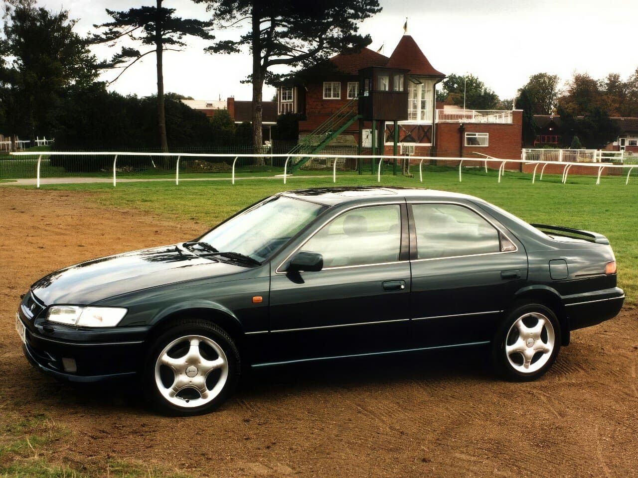 Daihatsu Altis