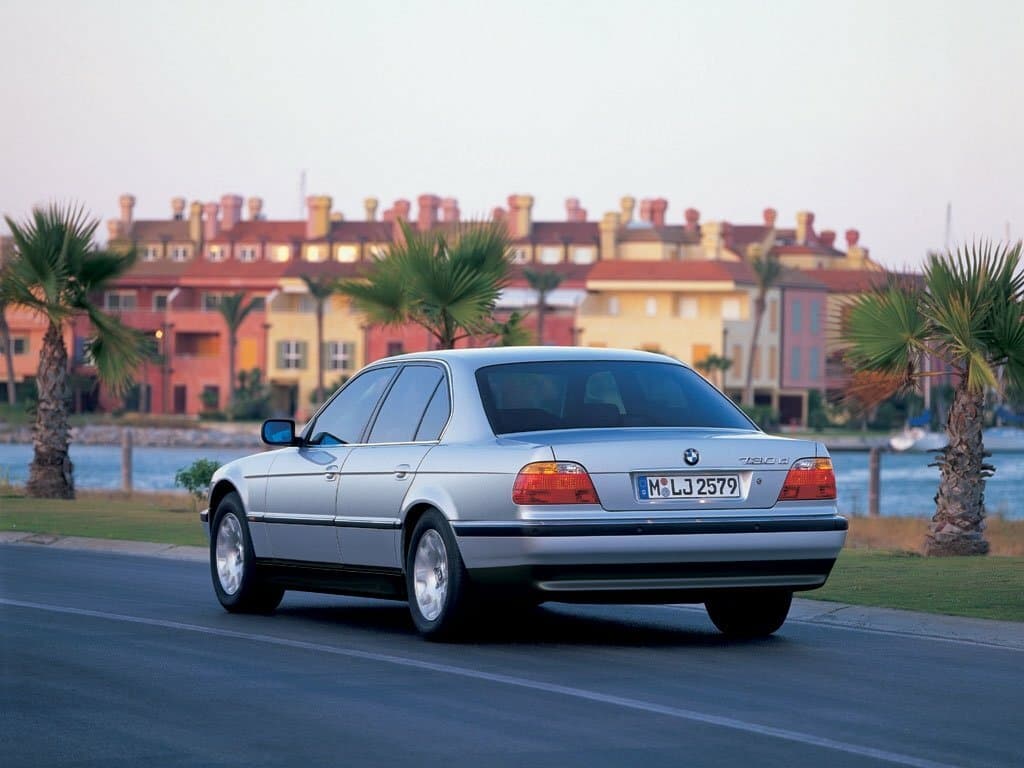 BMW 7 series III (E38) Рестайлинг Седан, фото 2