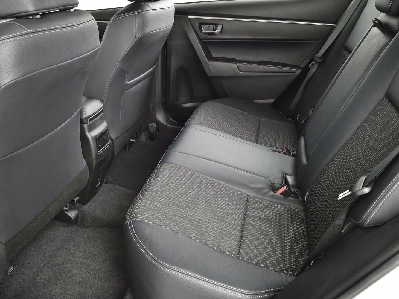Toyota Corolla XI (E160, E170, E180) Седан, фото 10