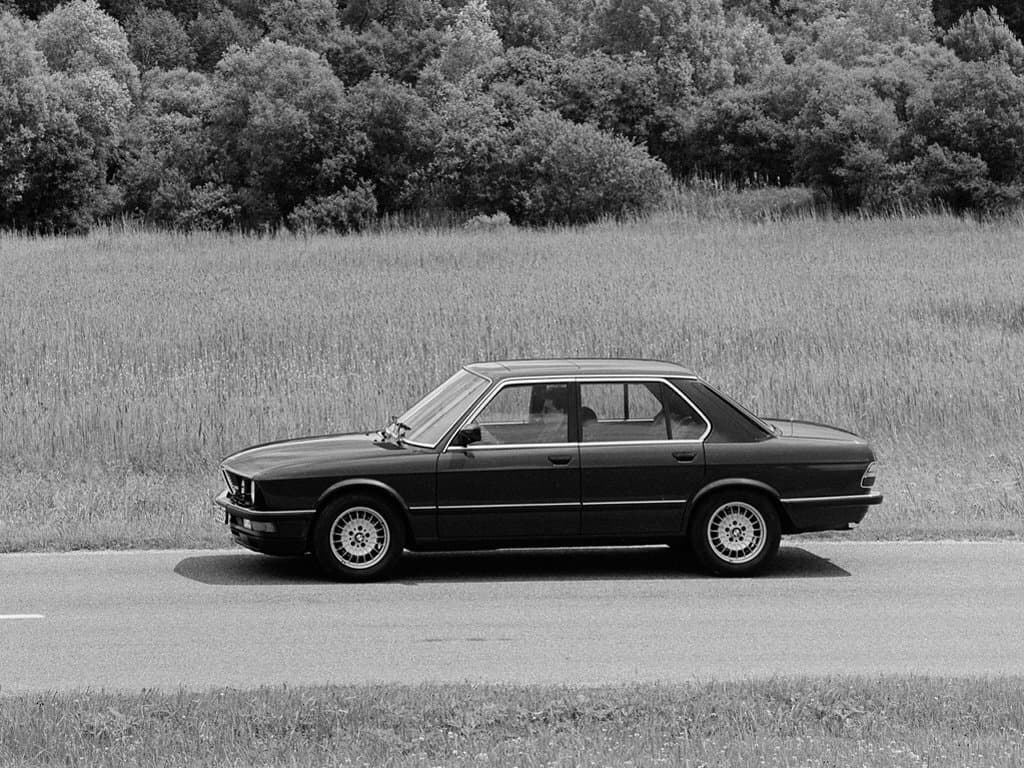 BMW M5 I (E28) Седан, фото 2