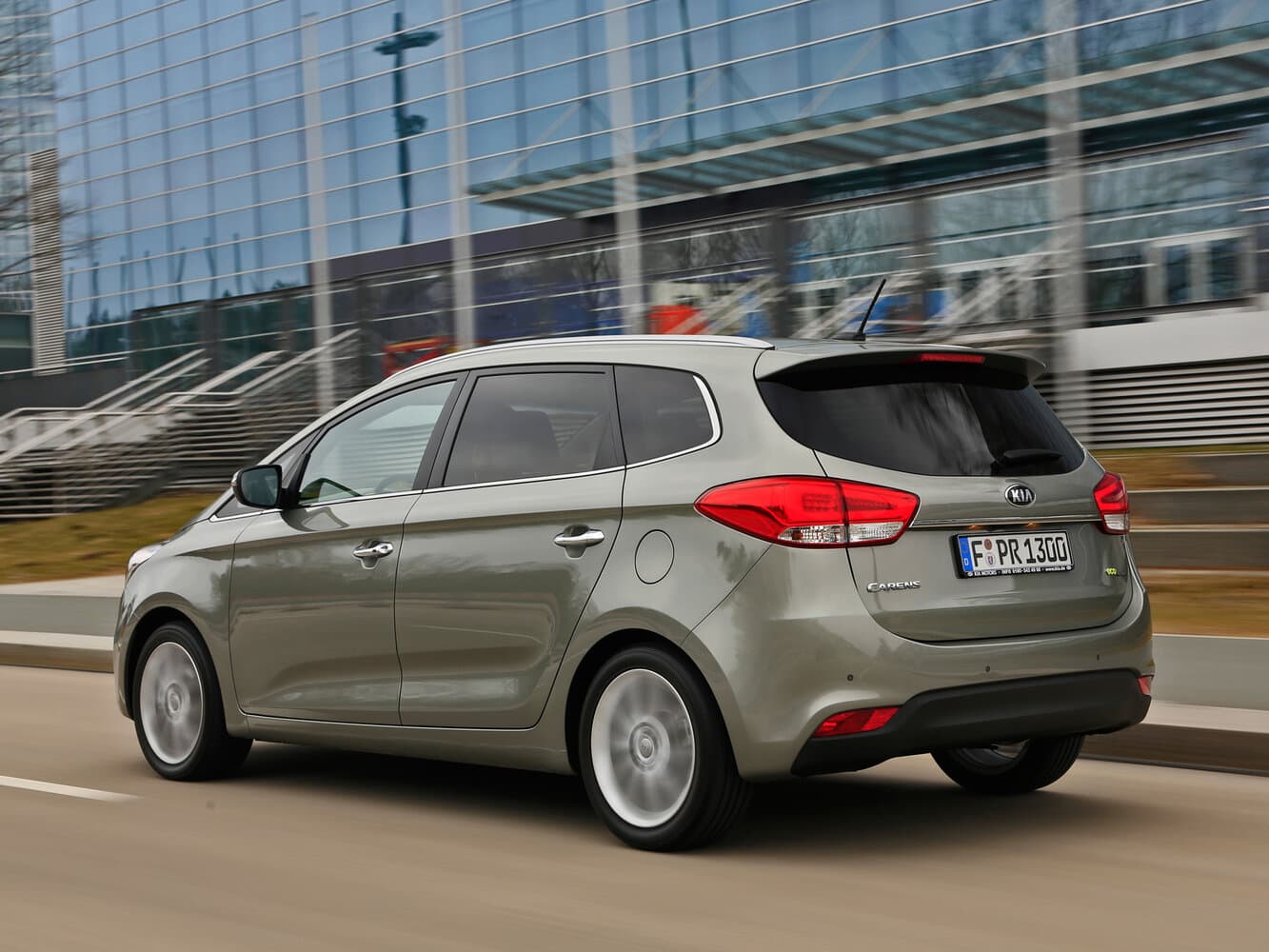 Kia Carens III (RP) Компактвэн, фото 5