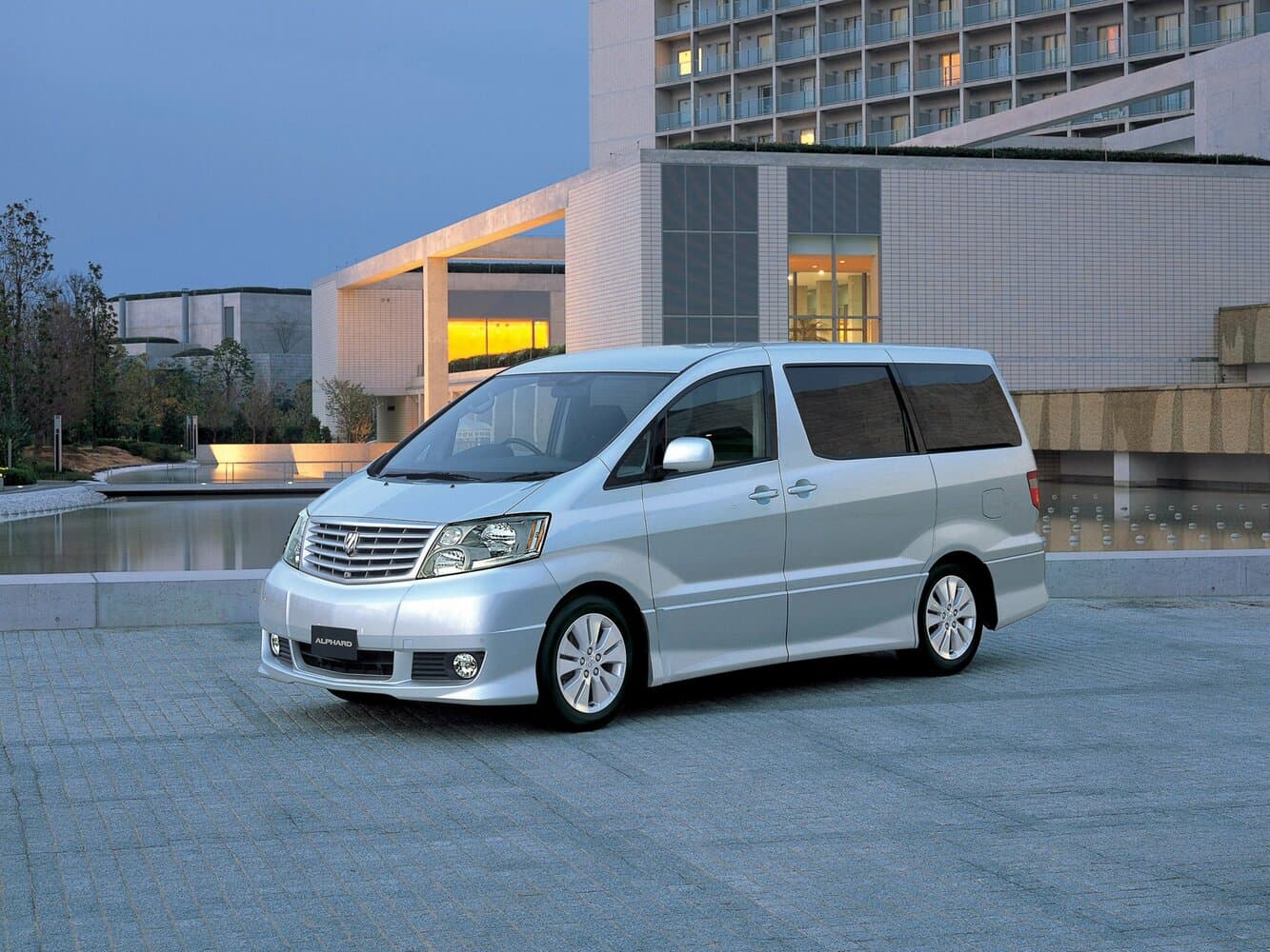 Toyota Alphard I