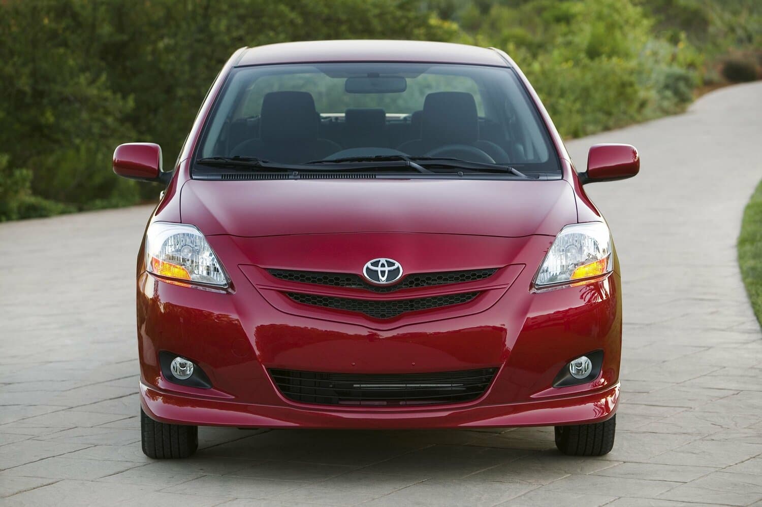 Toyota Yaris II Седан, фото 3