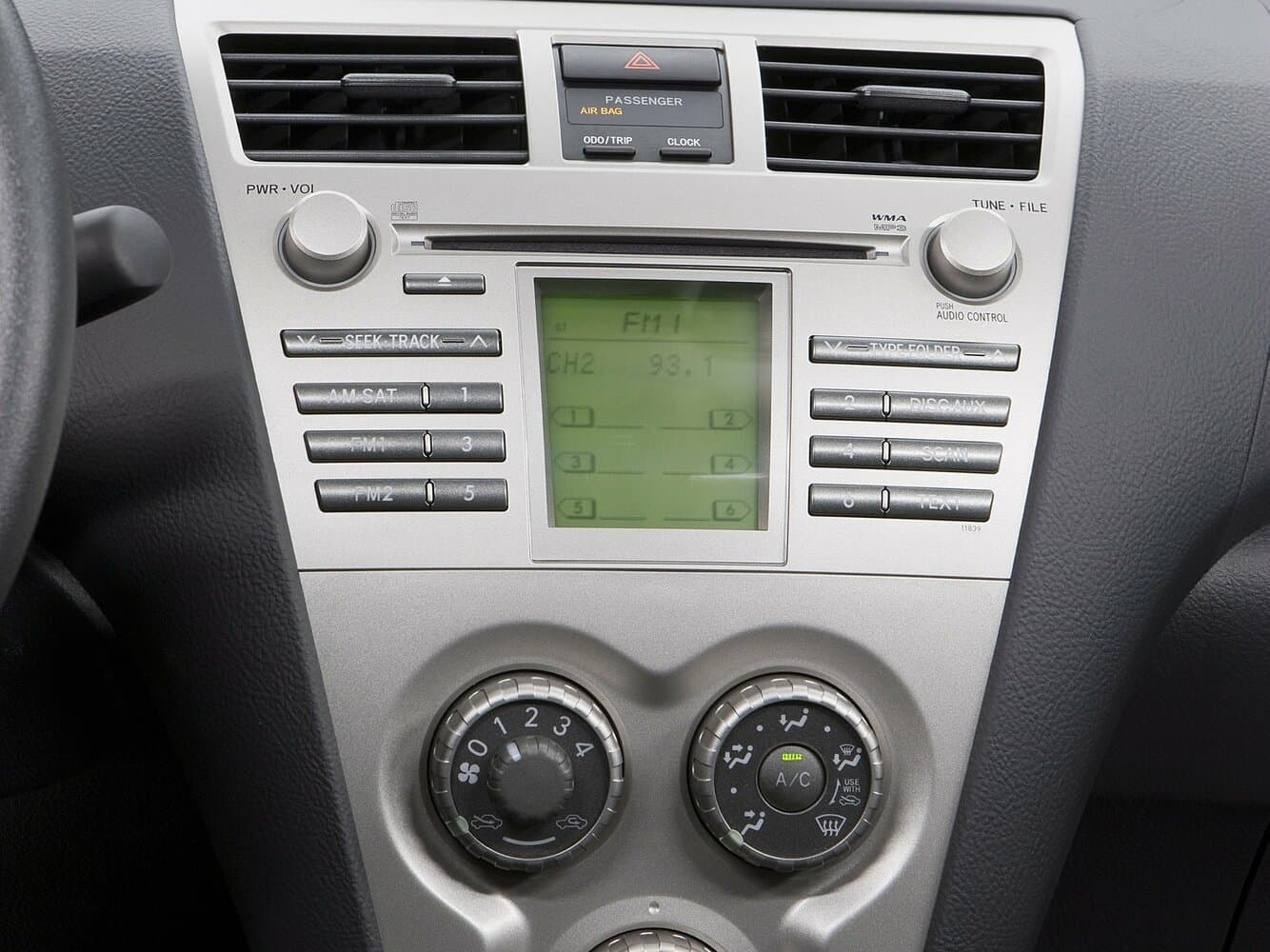 Toyota Yaris II Рестайлинг Седан, фото 8