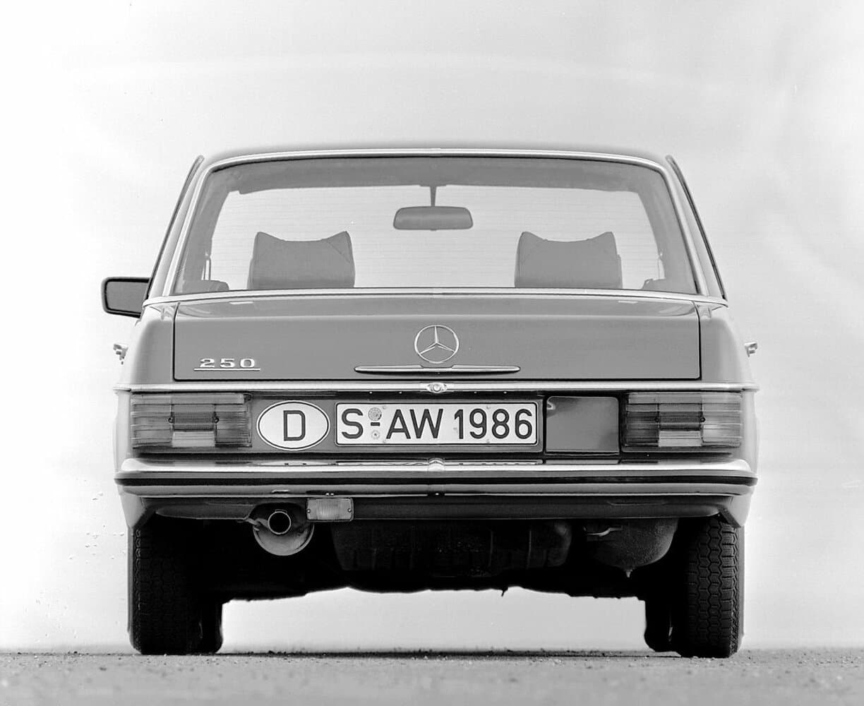 Mercedes-Benz W114  Седан, фото 4