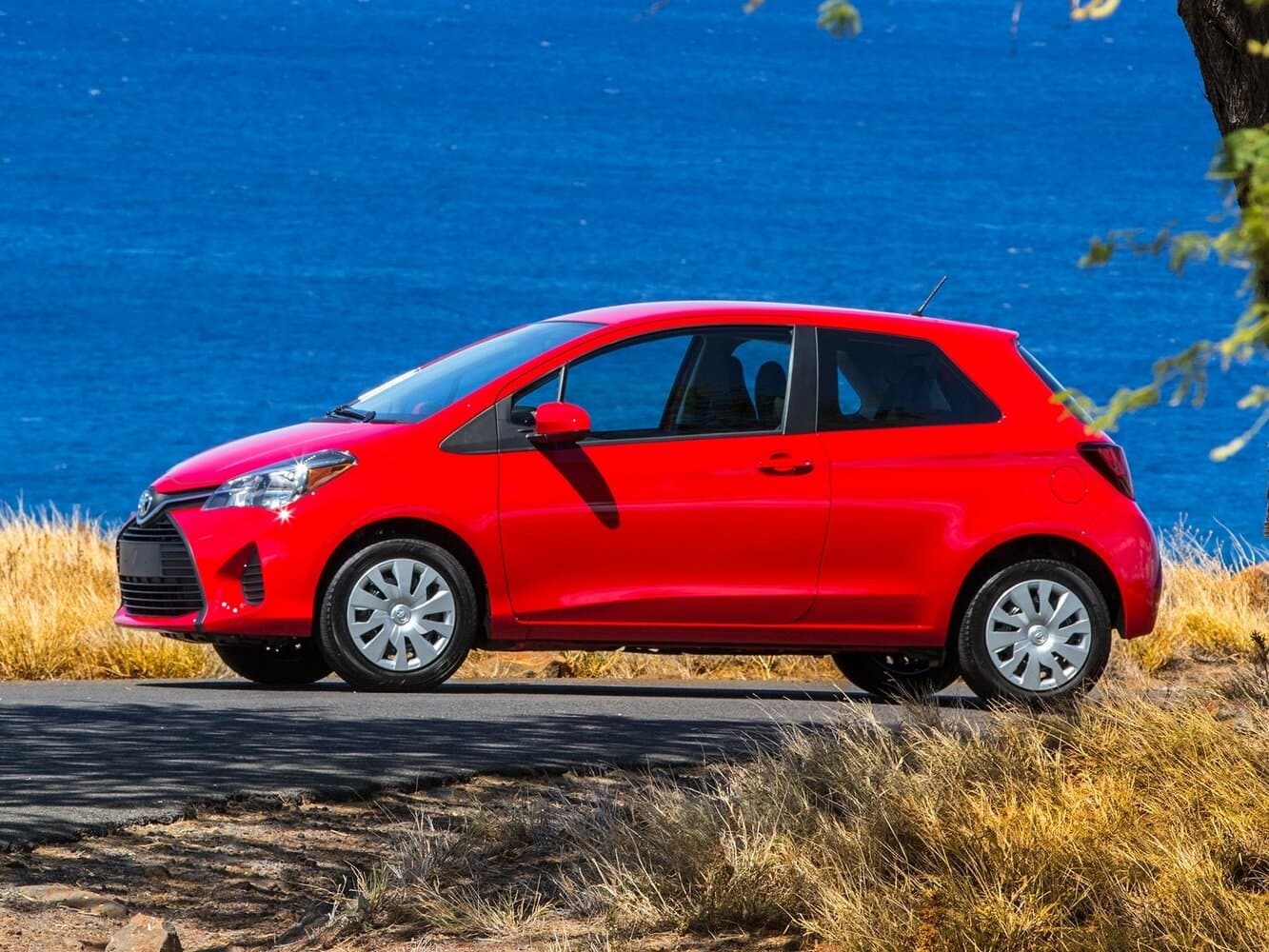 Toyota Yaris III Рестайлинг Хэтчбек 3 дв., фото 2