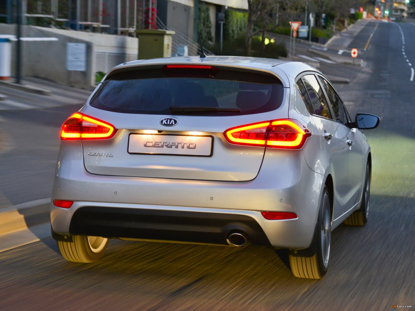 Kia Cerato III Хэтчбек 5 дв., фото 3