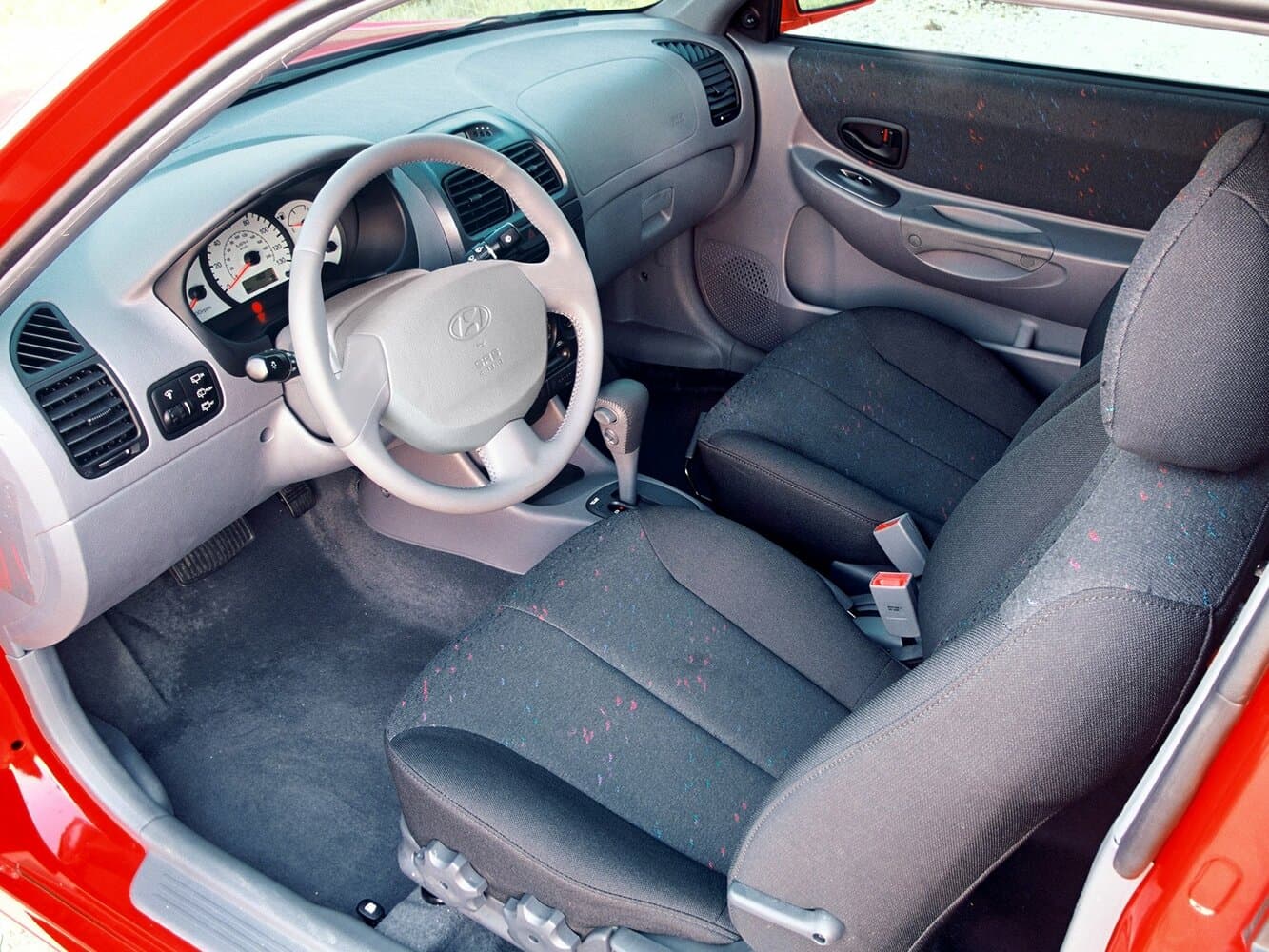 Hyundai Accent II Рестайлинг Хэтчбек 3 дв., фото 3