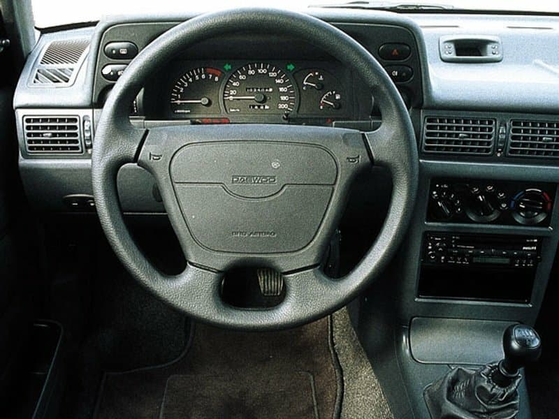 Daewoo Nexia I Хэтчбек 5 дв., фото 4
