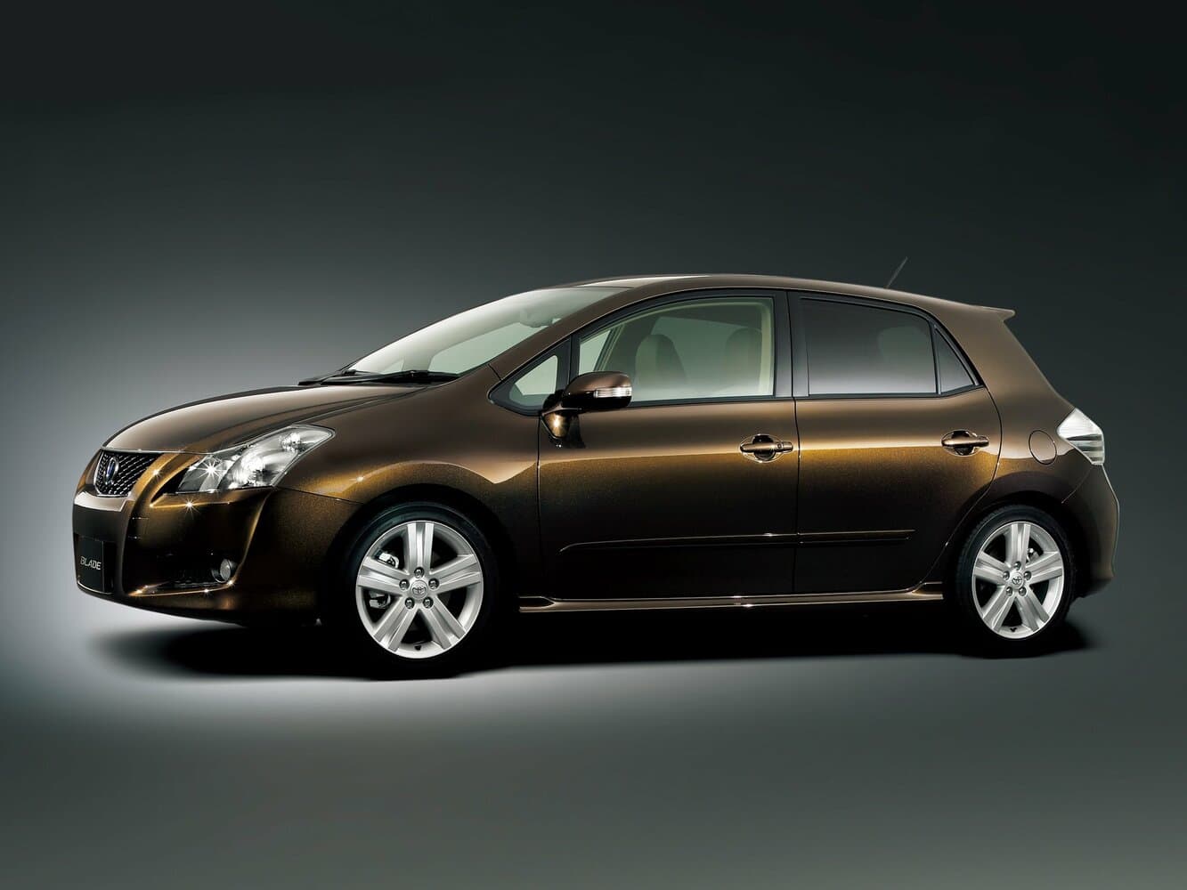 Toyota Blade I (E150) Хэтчбек 5 дв., фото 2