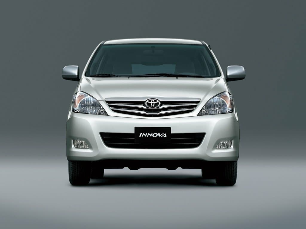 Toyota Innova I Компактвэн, фото 3