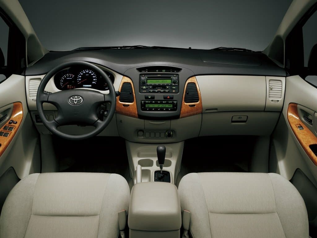 Toyota Innova I Компактвэн, фото 5
