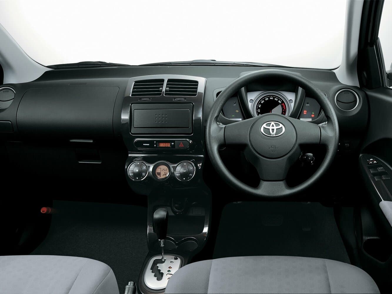 Toyota Ist II Хэтчбек 5 дв., фото 3