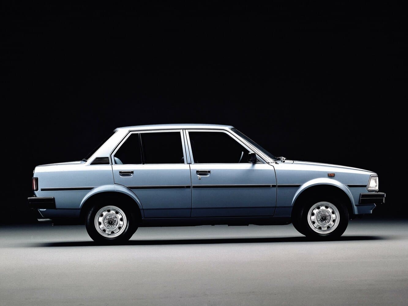 Toyota Corolla IV (E70) Седан, фото 2
