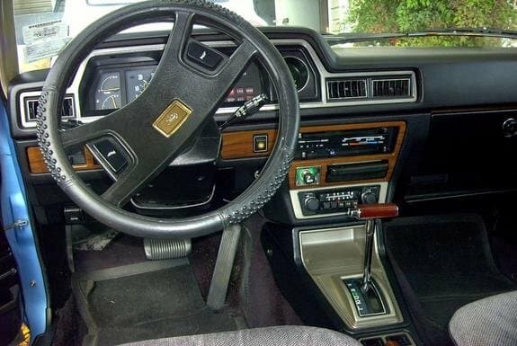 Toyota Corona VI (T130) Лифтбек, фото 3