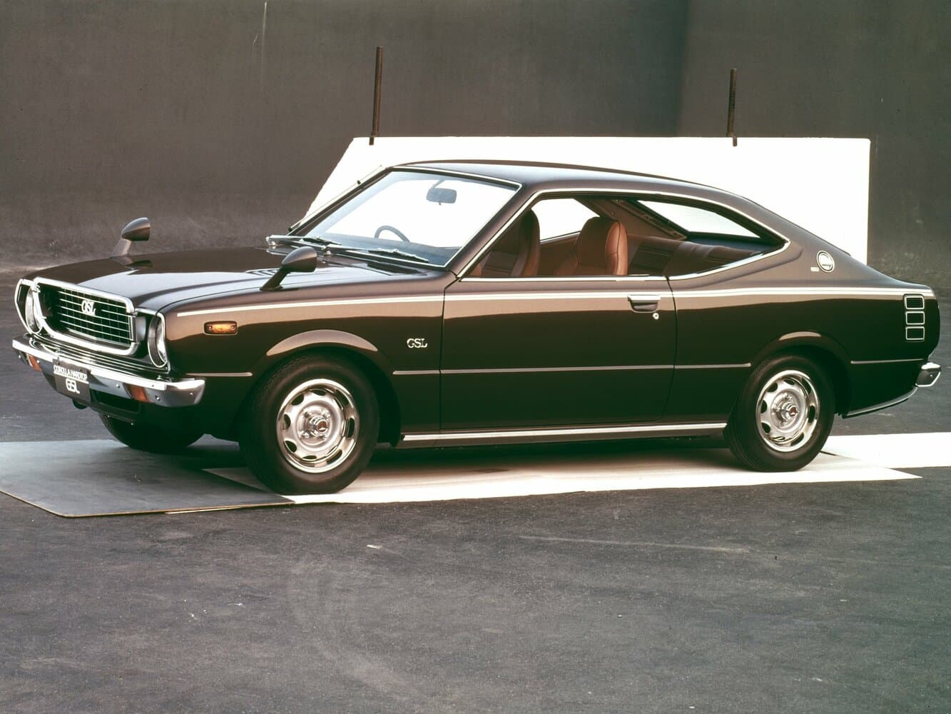 Toyota Corolla III (E30, E40, E50, E60) Лифтбек, фото 2