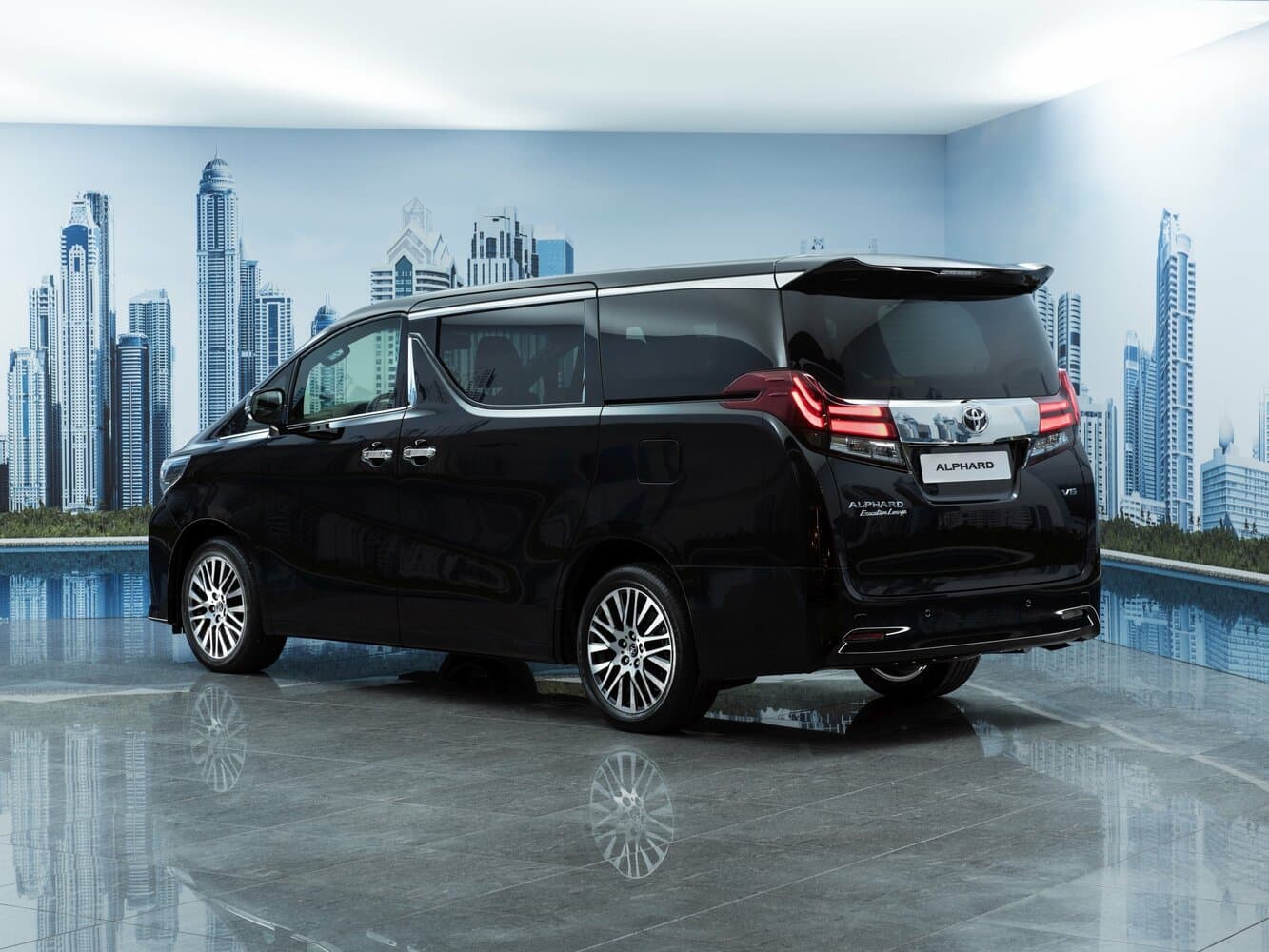 Toyota Alphard III Минивэн, фото 5
