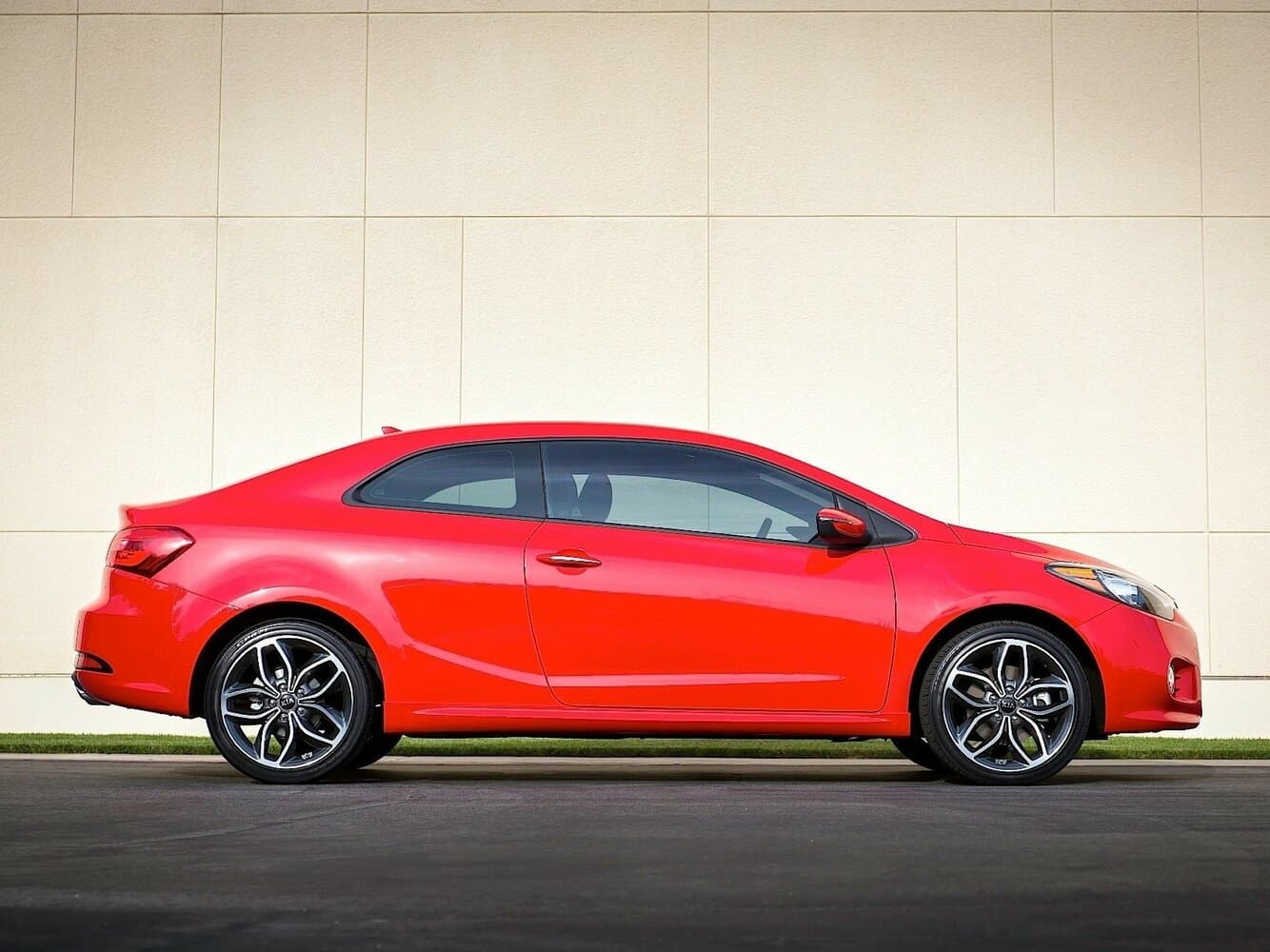 Kia Forte II Купе, фото 2