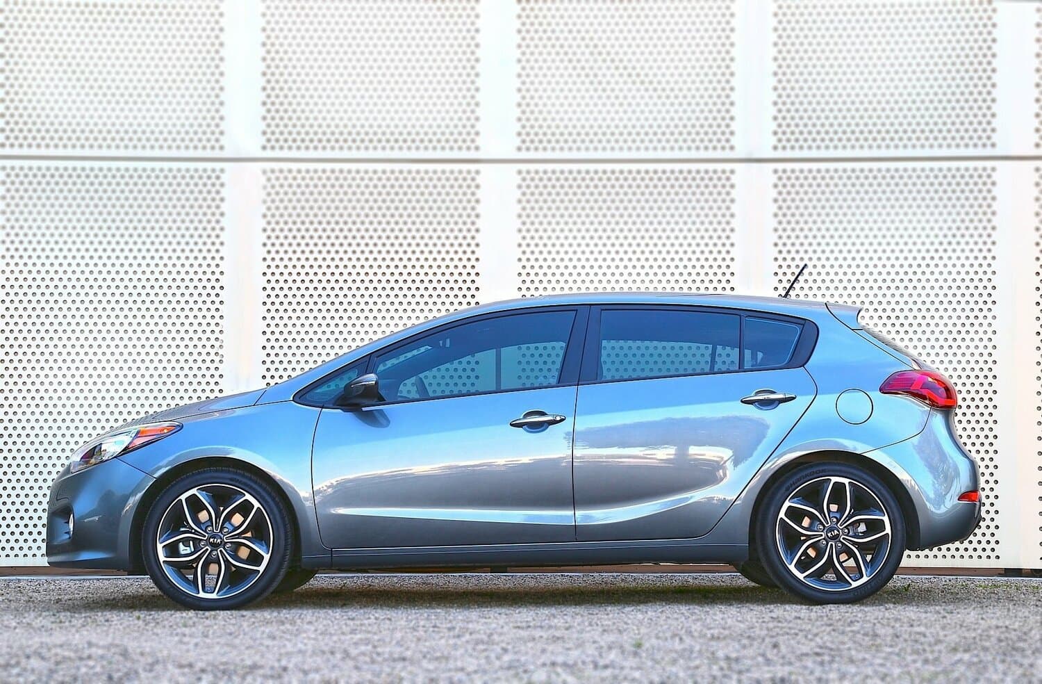Kia Forte II Хэтчбек 5 дв., фото 2