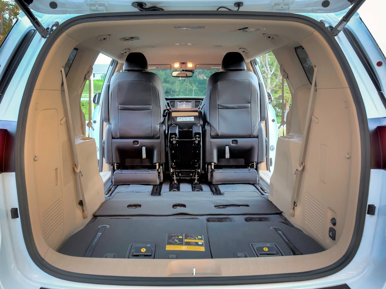 Kia Sedona III Минивэн, фото 12