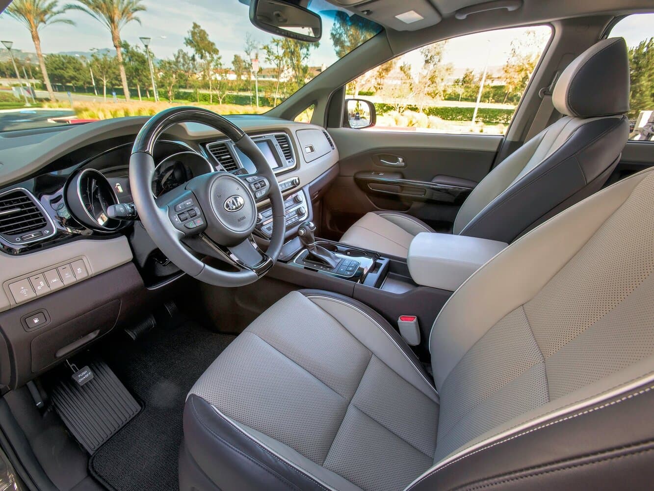 Kia Sedona III Минивэн, фото 11