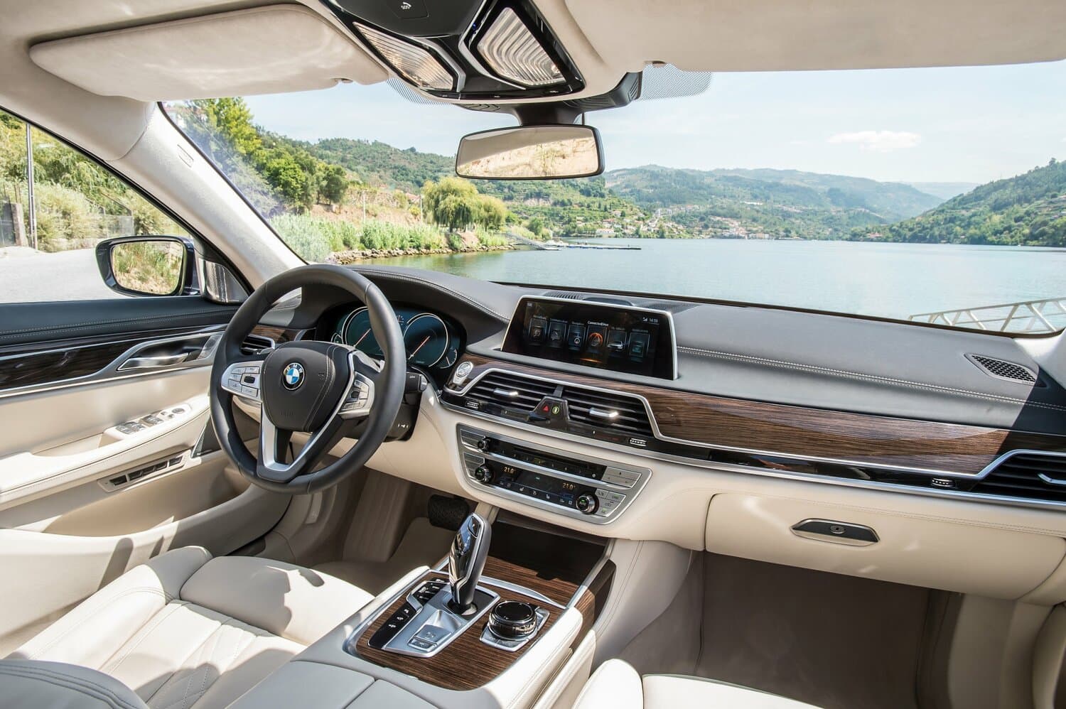 BMW 7 series VI (G11/G12) Седан, фото 7