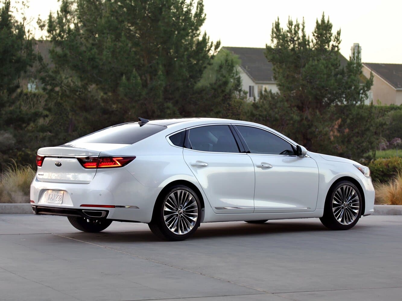 Kia Cadenza II Седан, фото 4