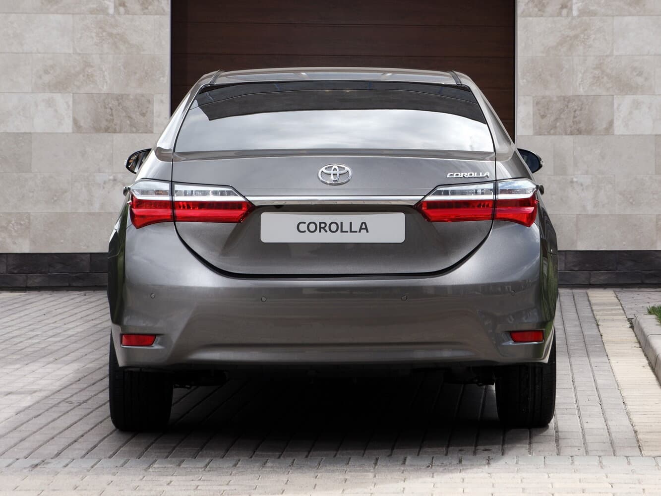 Toyota Corolla XI (E160, E170, E180) Рестайлинг 1 Седан, фото 3