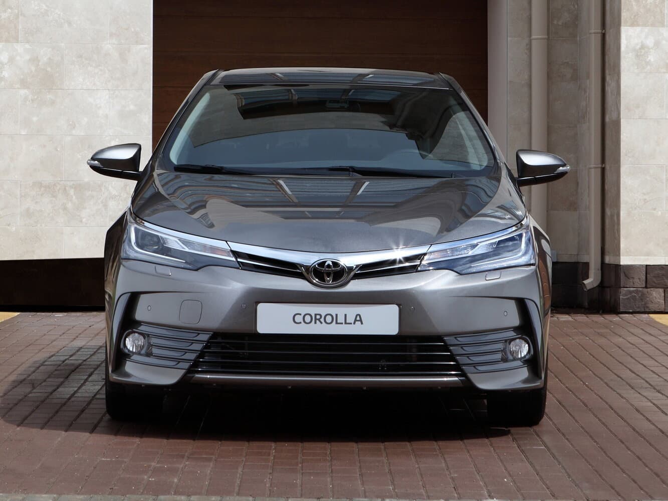 Toyota Corolla XI (E160, E170, E180) Рестайлинг 1 Седан, фото 2
