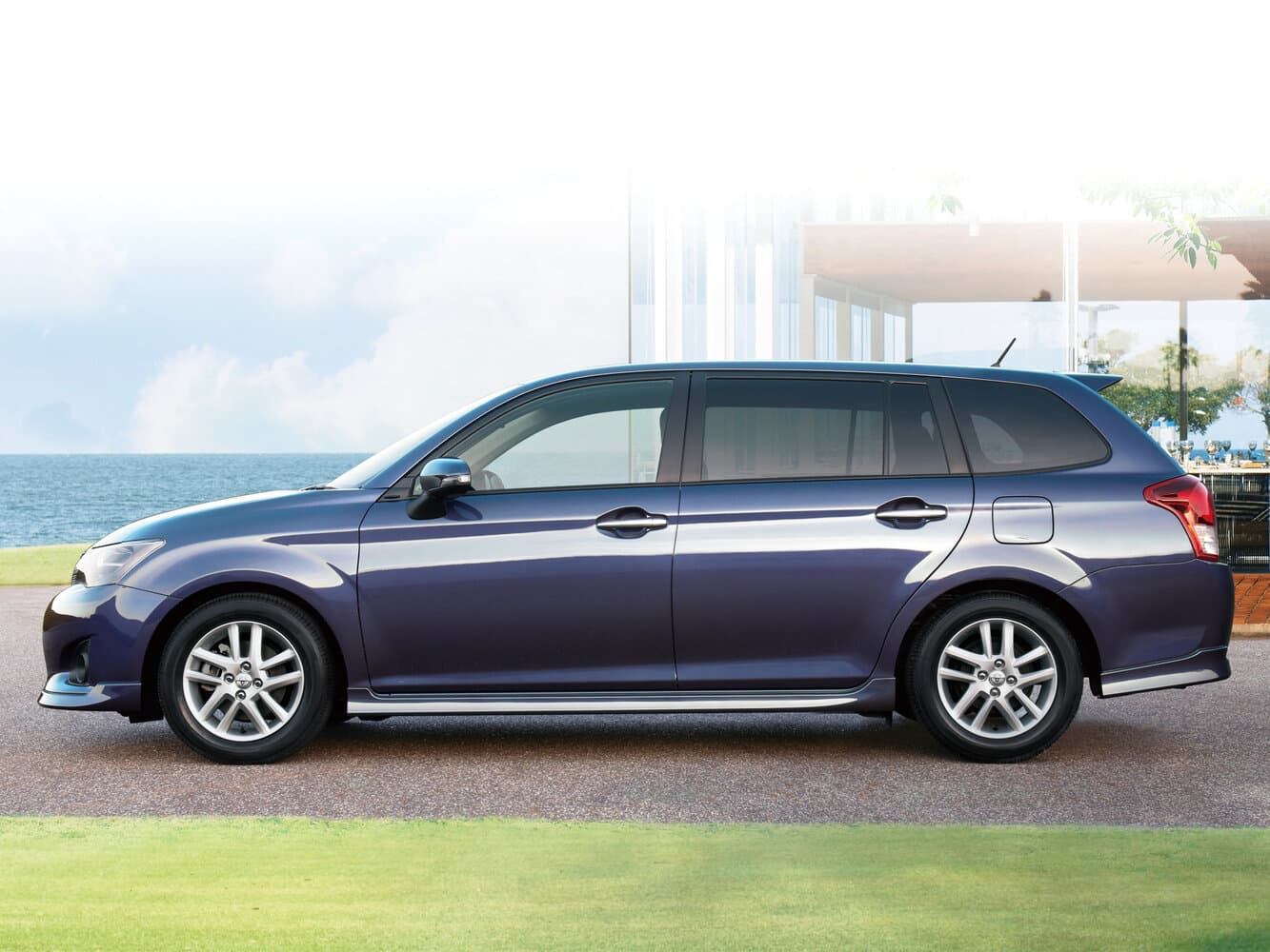 Toyota Corolla XI (E160, E170, E180) Универсал 5 дв. Fielder, фото 2