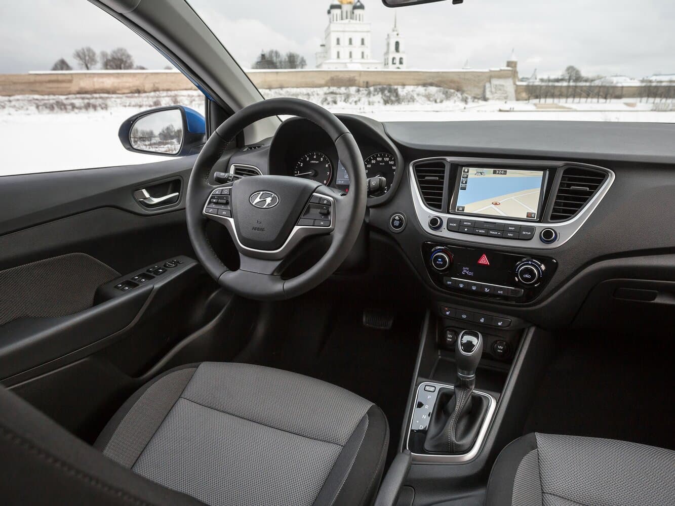 Hyundai Solaris II Седан, фото 12