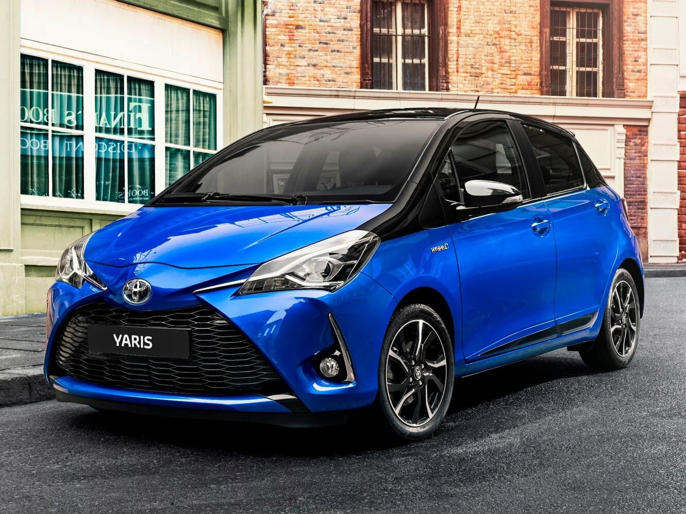 Toyota Yaris III Рестайлинг 2 Хэтчбек 5 дв., фото 1