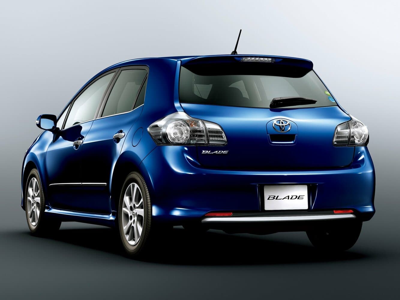 Toyota Blade I (E150) Рестайлинг Хэтчбек 5 дв., фото 3