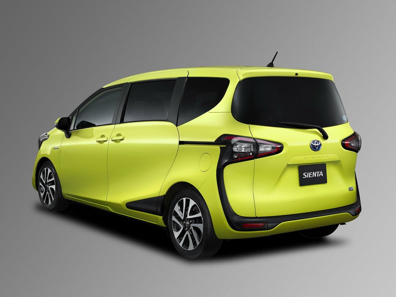 Toyota Sienta II Компактвэн, фото 2