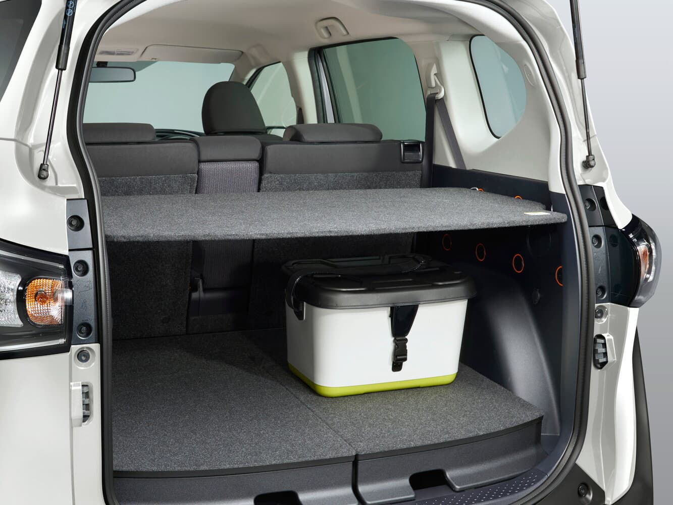 Toyota Sienta II Компактвэн, фото 7
