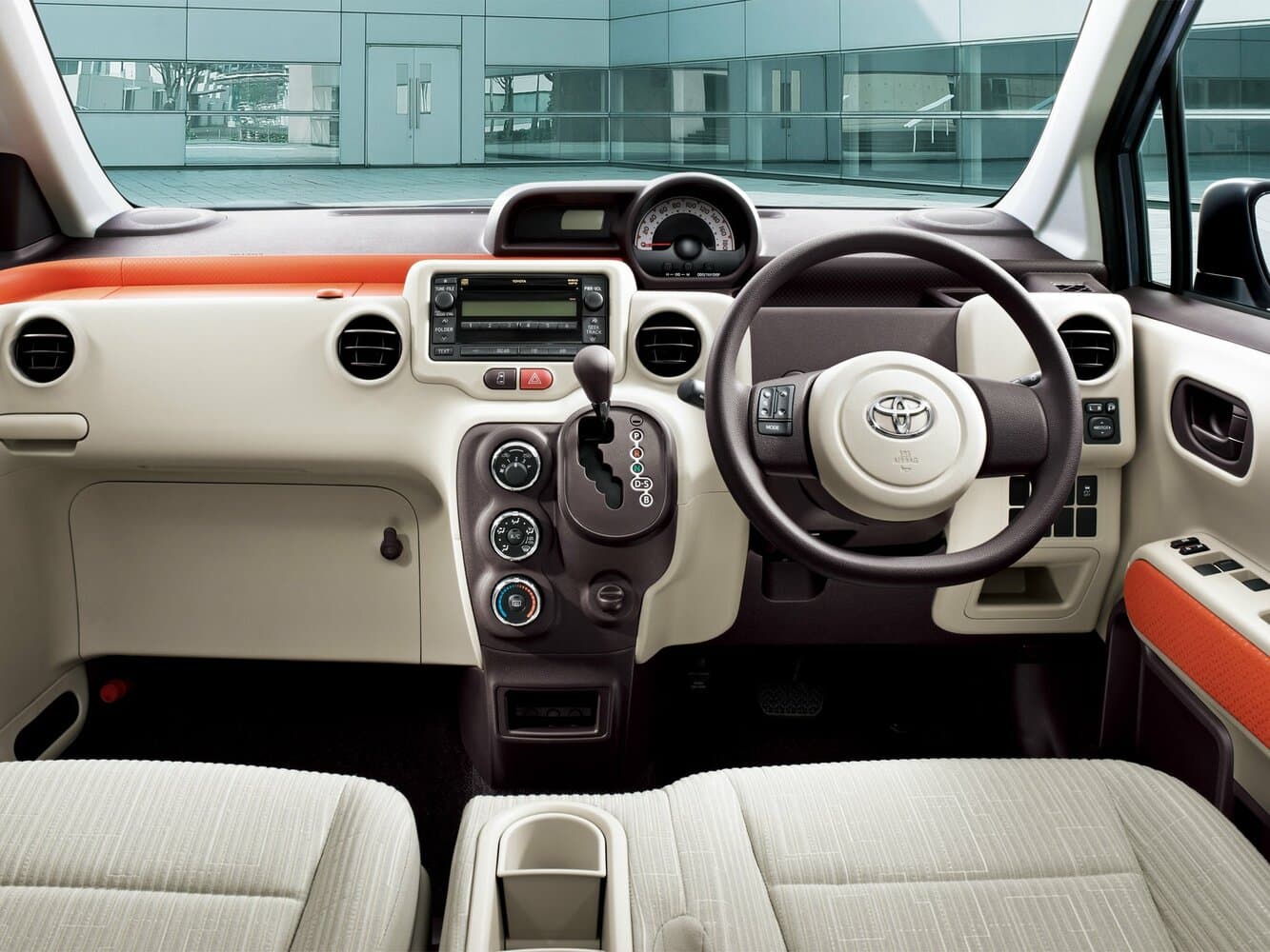 Toyota Spade  Компактвэн, фото 3