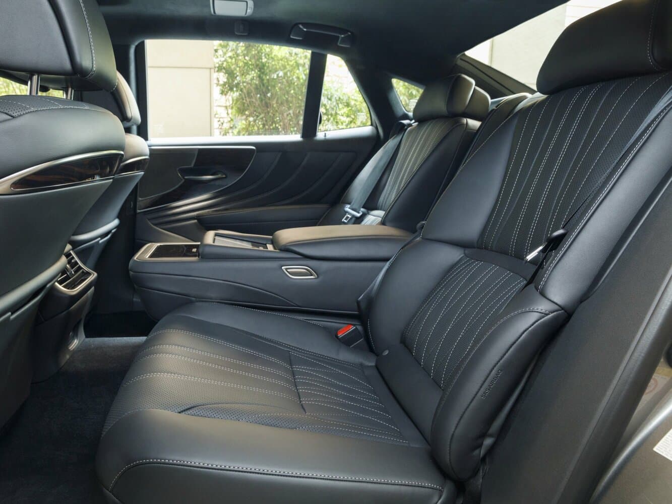 Lexus LS V Седан, фото 11