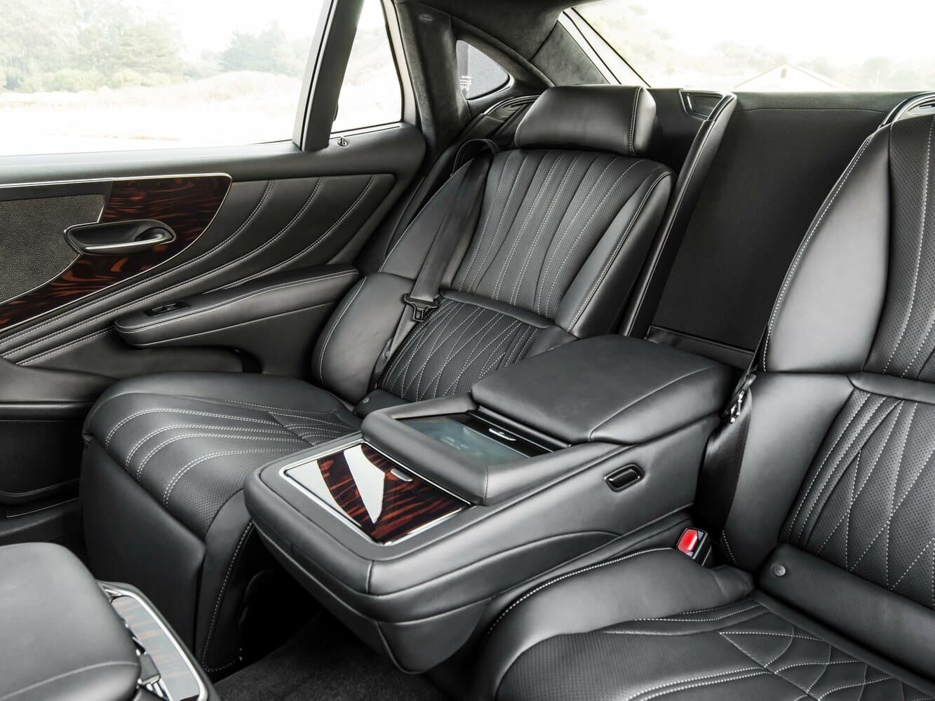 Lexus LS V Седан, фото 12