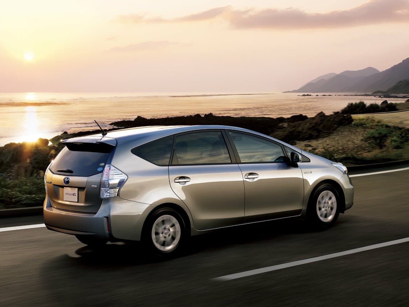 Toyota Prius Alpha I (ZVW40/41) Универсал 5 дв., фото 3