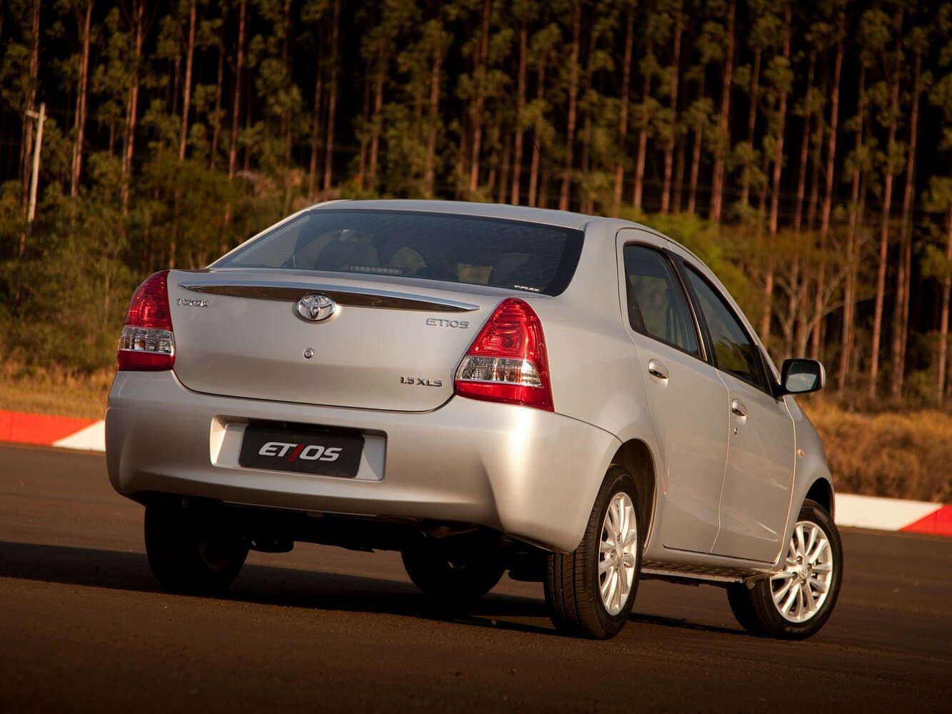 Toyota Etios I Седан, фото 3